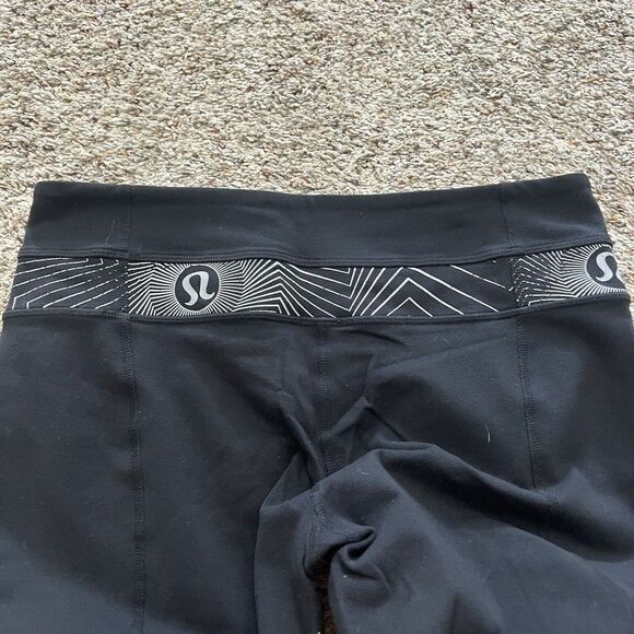 Lululemon Groove Crop Pants Reversible Black Banded Design Size 6 Yoga - Picture 6 of 7